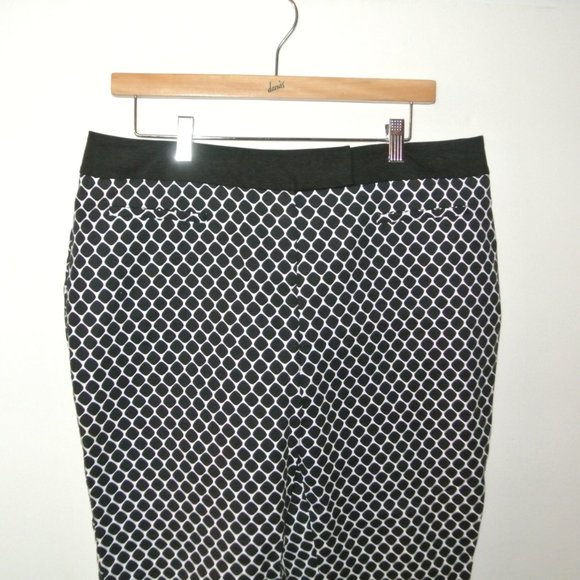 Apt. 9 Modern Fit Black White Print Pants 12 - Picture 6 of 9